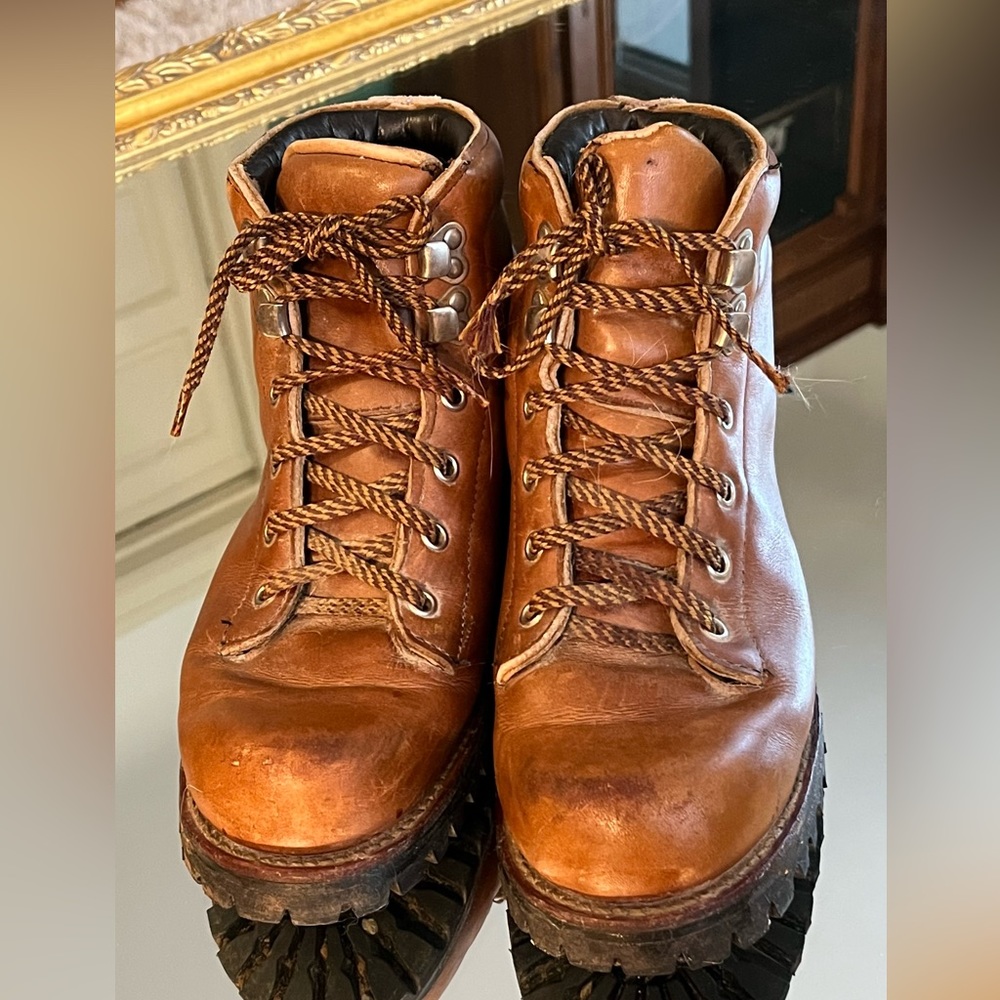 Vintage REI Hiking Boots Shoes
Leather Outdoor Size 8 1/2